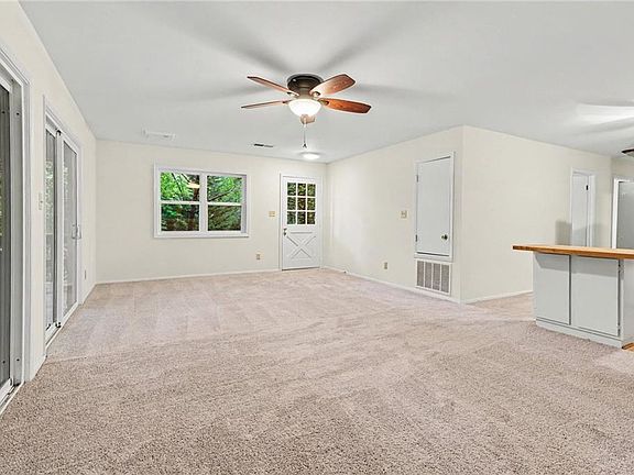 3rd image of 784 Beaver Lake Dr