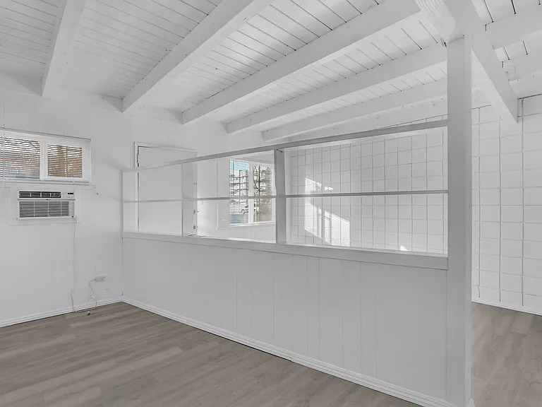 Vassar Apartment — Photo 7