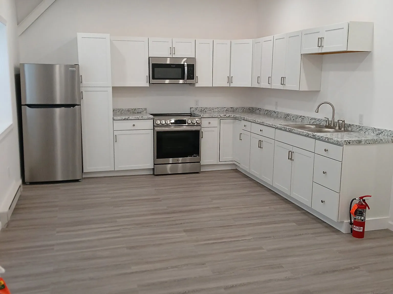 2 bed, $1,400 — Photo 3