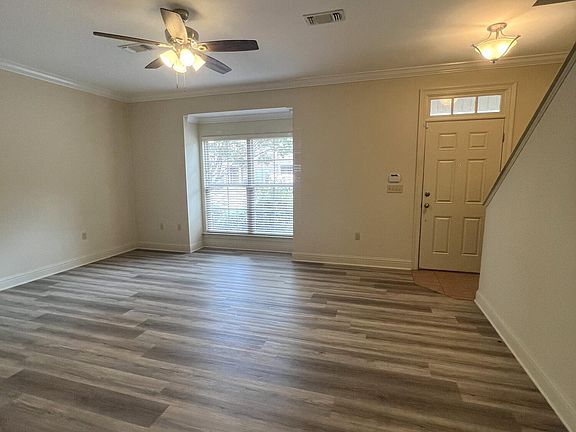 3rd image of 928 Jefferson Dr