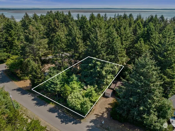 792 Copalis Avenue NE, Ocean Shores, WA 98569