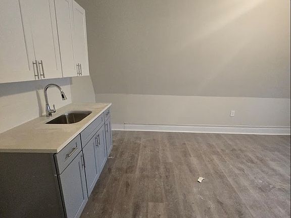 3rd image of 10 Baldwin Ave #3L