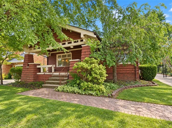 5883 Clearview Dr, Parma Heights, OH 44130