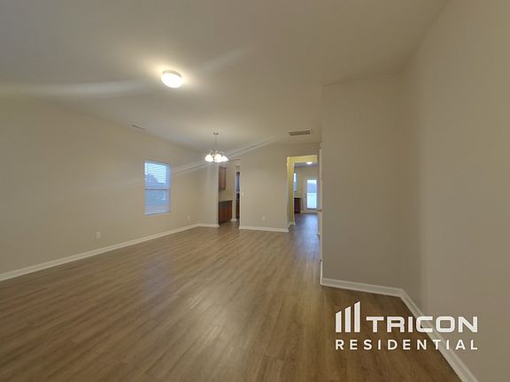 2nd image of 3313 Pikes Peak Dr