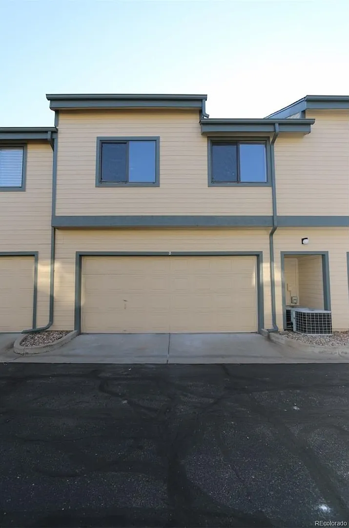 Spacious 3 bed 2 bath Townhome for Rent in Arvada — Photo 3