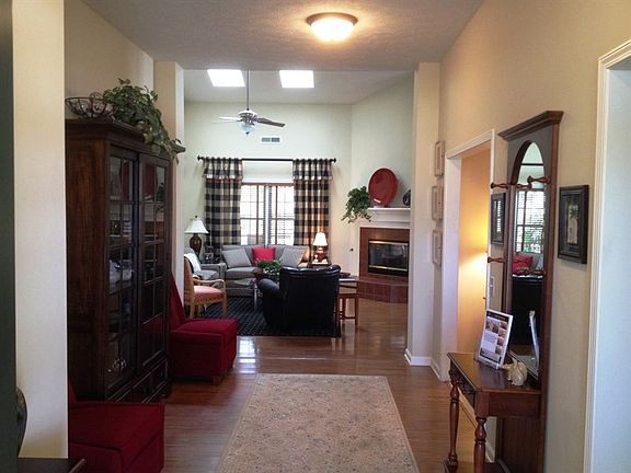 4th image of 1354 Monmouth Dr
