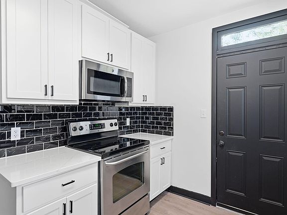 4th image of 107 N Powell Ave