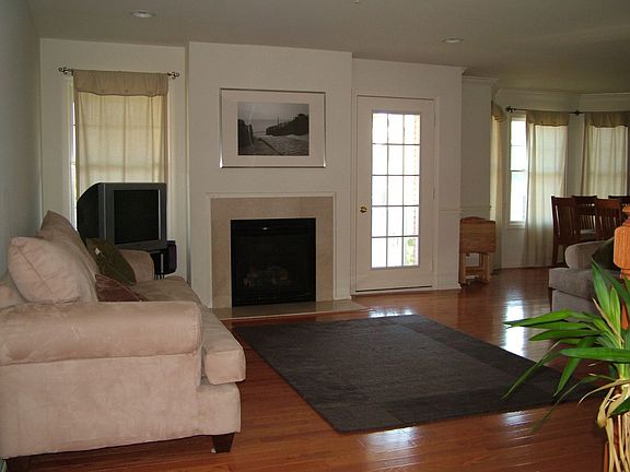 Living Room w/ gas fireplace