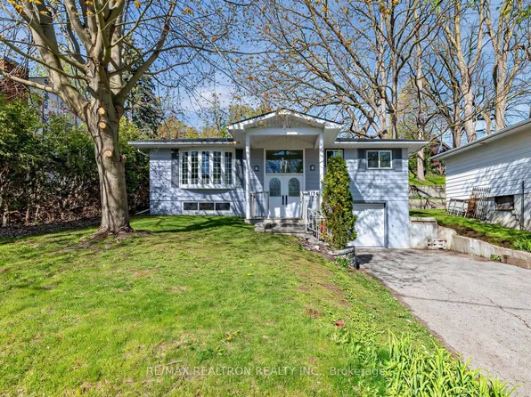 176 Charlotte St S, Newmarket, ON L3Y 3S8