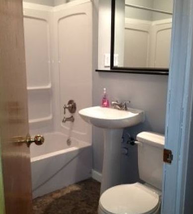 Bathroom (ceramic tile)