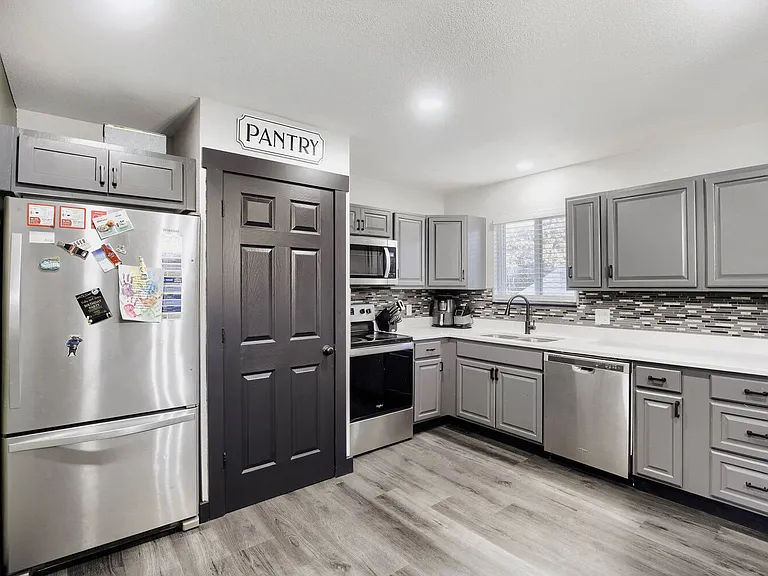 2101 Wedgewood Ct — Photo 4