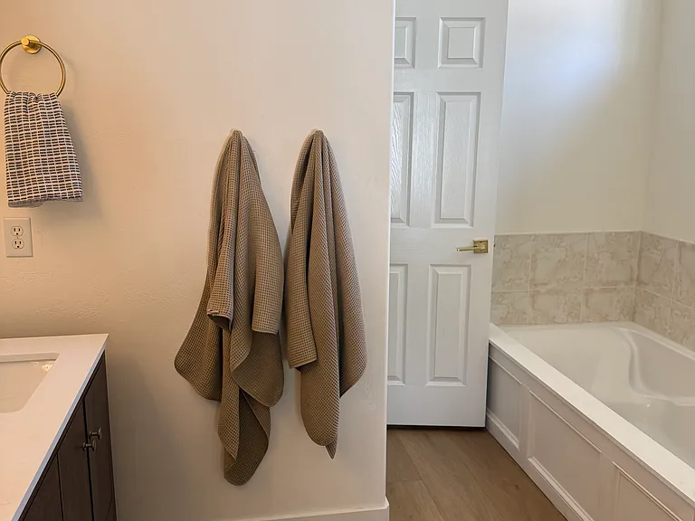 370 N 800 W — Photo 16