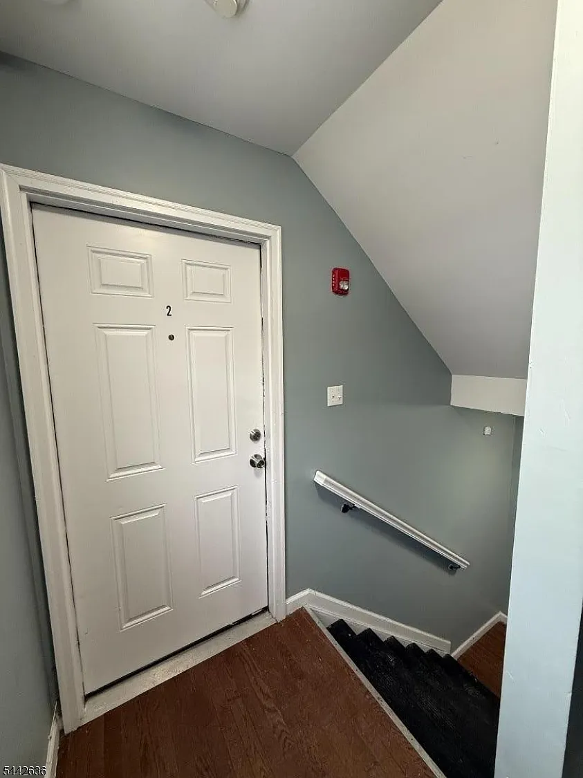 3 bed, 1.0 bath, $2,200 — Photo 2