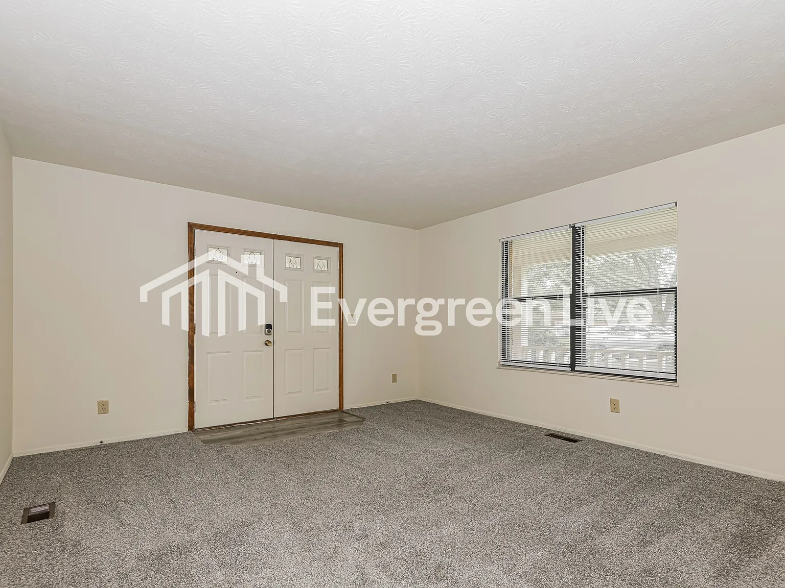 3 bed, 2.0 bath, 2203 sqft, $1,945 — Photo 4