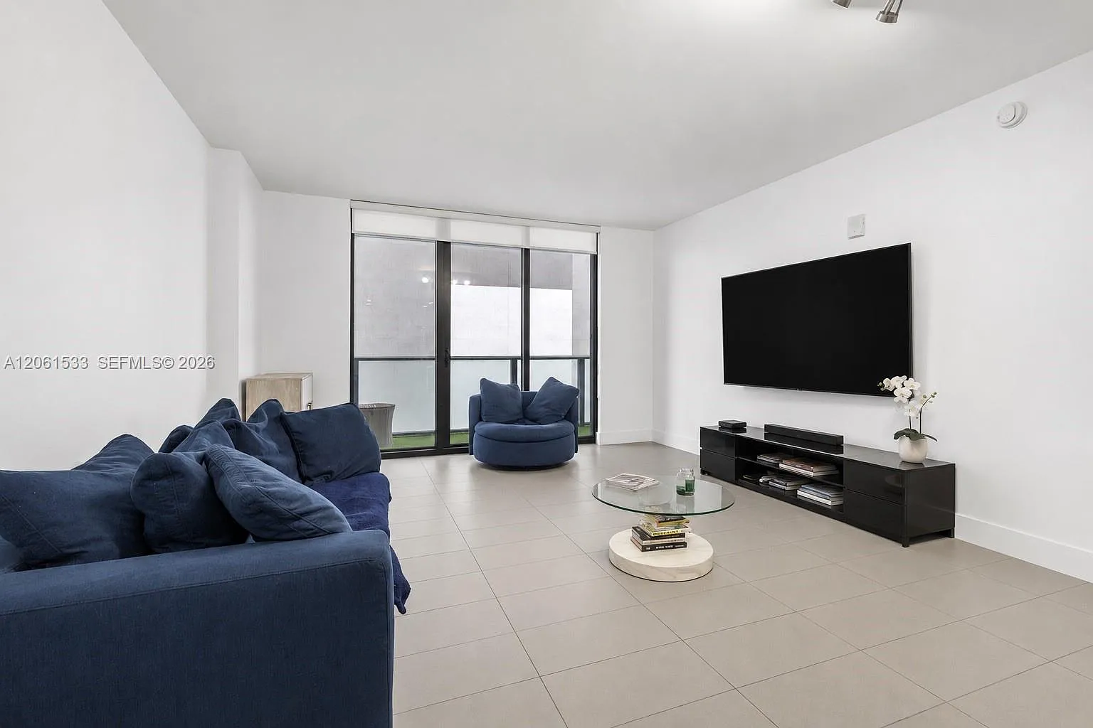 Canvas Condo — Photo 3
