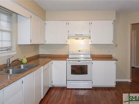 2nd image of 372 Riverview Dr
