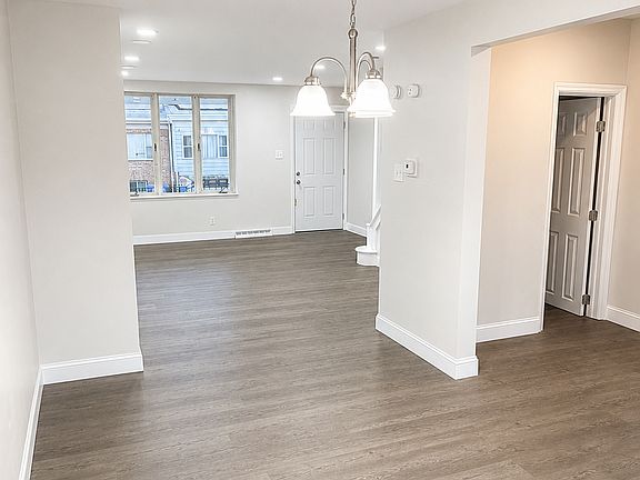 4th image of 2557 Shields St