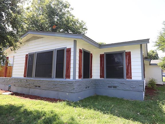 2nd image of 3215 W Fuller Ave