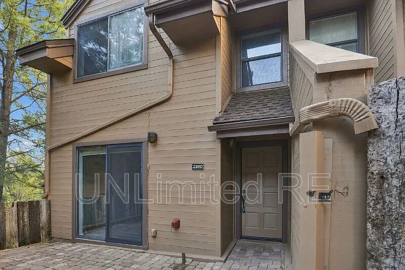 2 bed, 3.0 bath, 1447 sqft, $2,600 — Photo 2