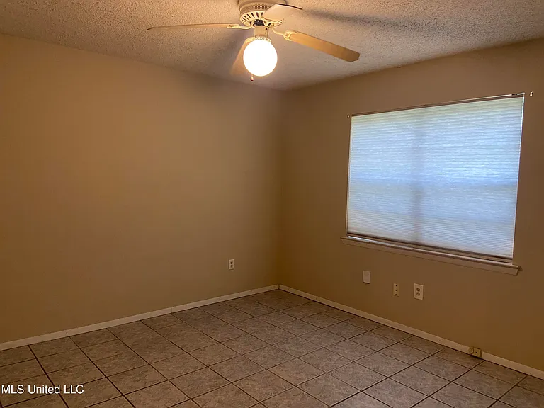 4908 Fairwood Dr — Photo 21