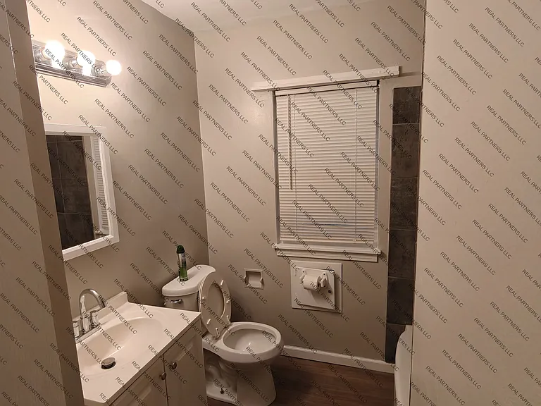 417 W 14th St #4 — Photo 4