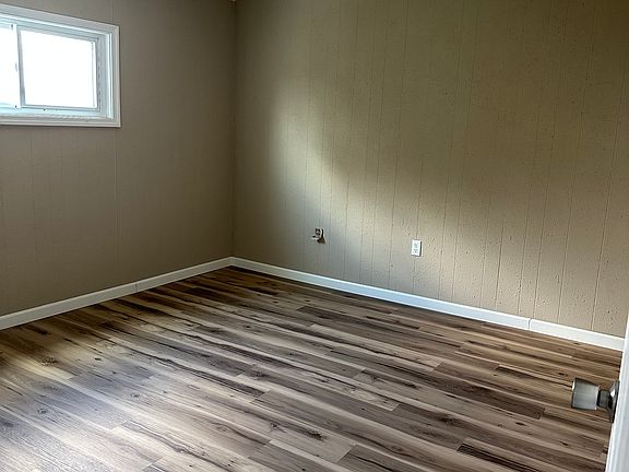 3rd image of 729 Moltke Ave #B