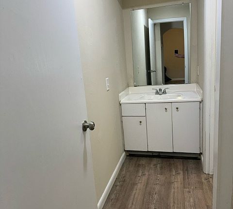 4th image of 4715 Metro Park Ln #A