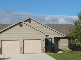 1006 Day Lily Ct, Plymouth, WI 53073