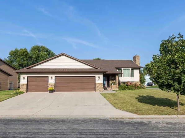 2819 30th St S, Moorhead, MN 56560