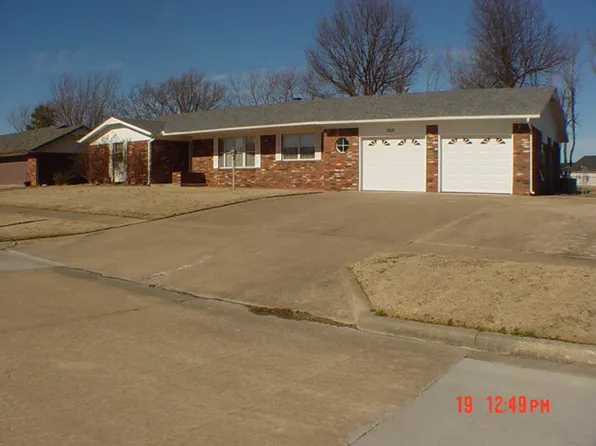 1515 Merlin Cir, Pryor, OK 74361