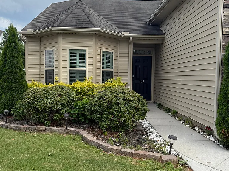 130 Caledonia Dr — Photo 3