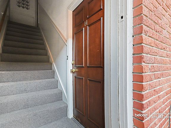 3rd image of 1822 N Rock Springs Rd NE APT 11