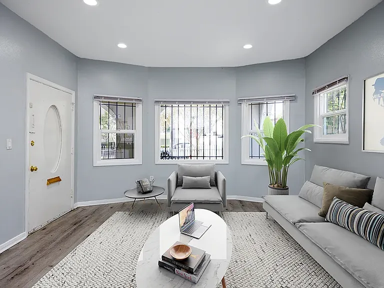 1220 W 27th St — Photo 17