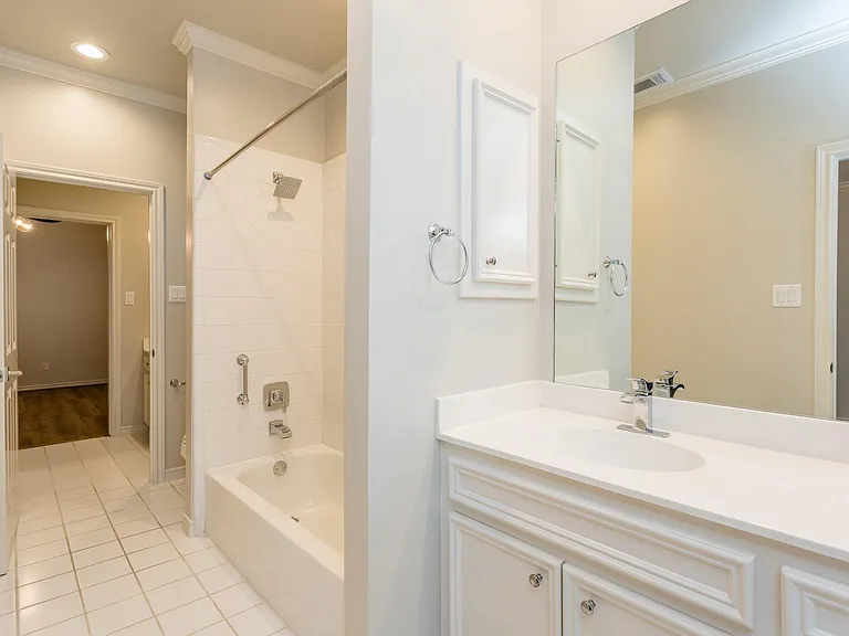 2504 Park St #B — Photo 30