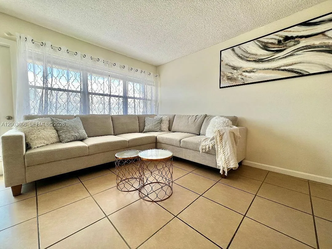 Ocean View Towers Condo — Photo 4