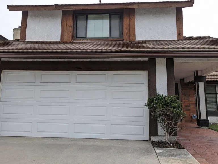 7325 Rock Canyon Dr — Photo 2
