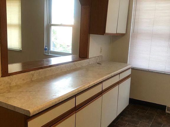 3rd image of 5523 Ellsworth Ave APT 5C