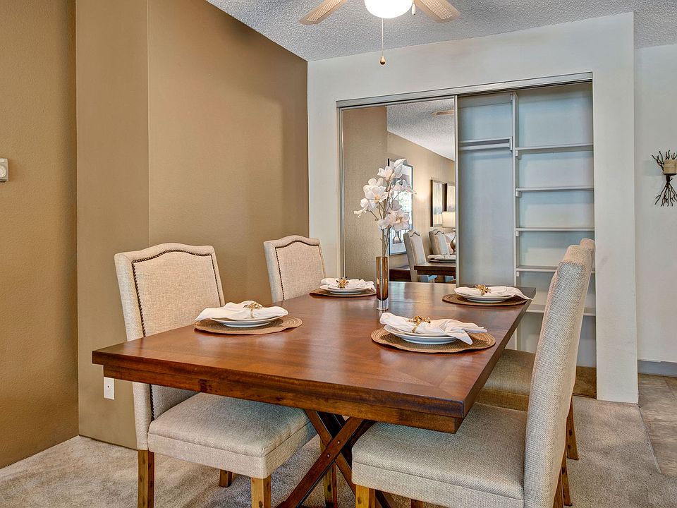 Eagle Ridge Dining Table & Chairs