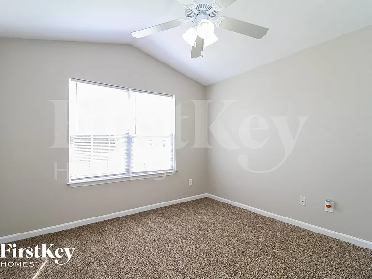 545 Lakewood Glen Ct — Photo 7