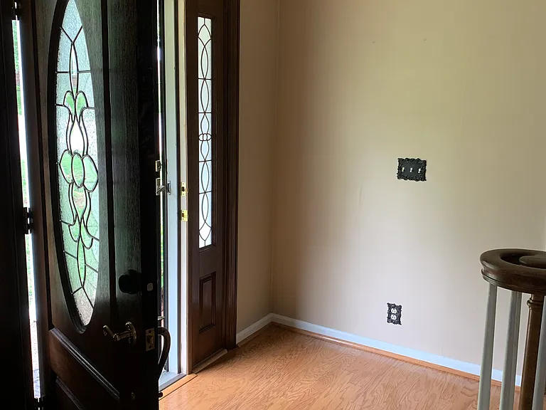 637 Sugartree Ln — Photo 8