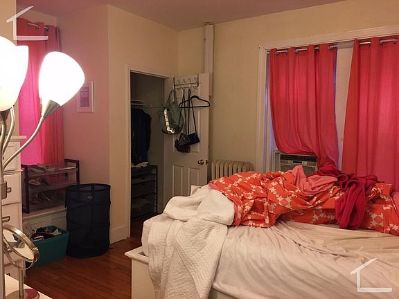 4th image of 322 Saint Paul St #201