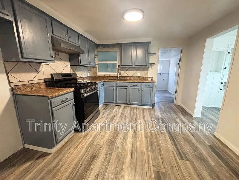 5 bed, 1.0 bath, 1400 sqft, $1,199 — Photo 4