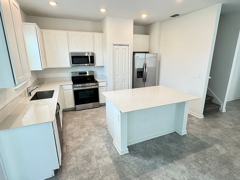 3141 Laurent Loop — Photo 8