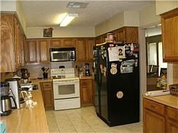 3rd image of 217 Old Oaks St