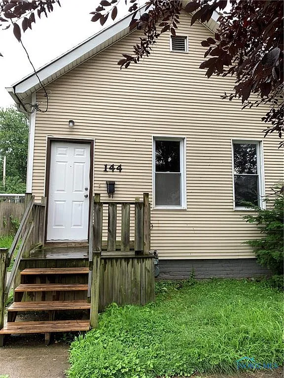 144 Everett St photo 1