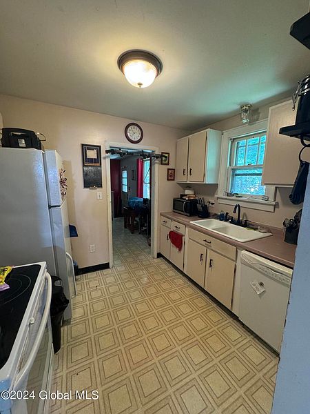 4th image of 7 N Reineman Street