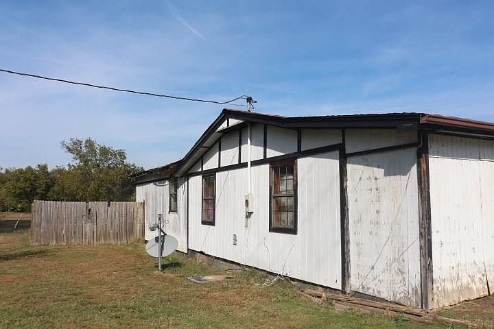 2nd image of 405 E Iola Ave
