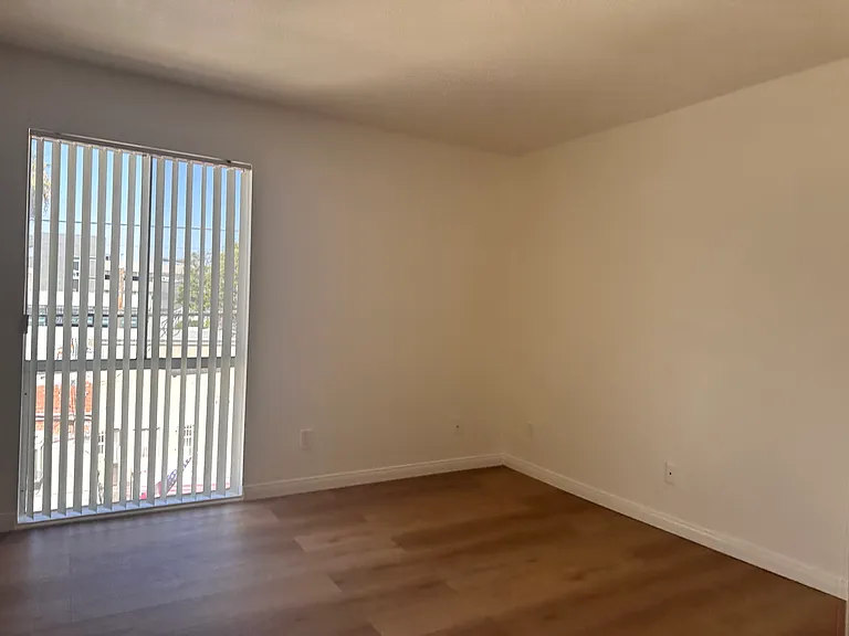 108 W Maple St #23 — Photo 37