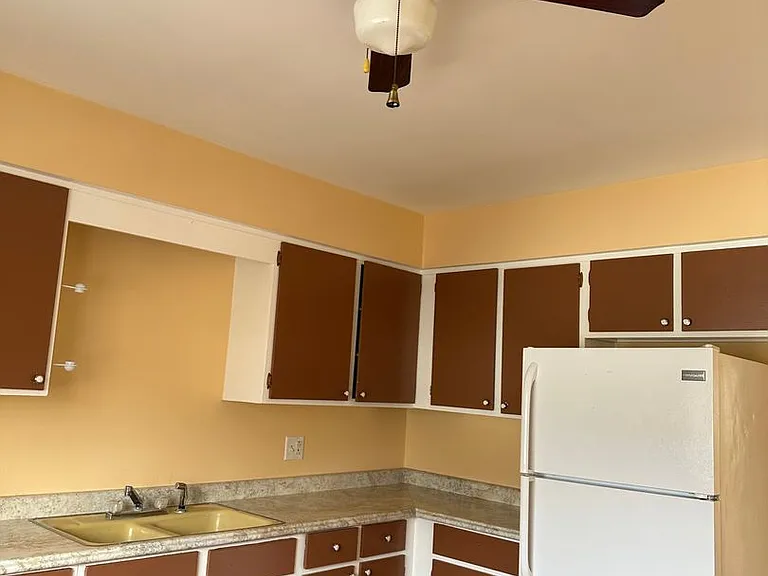 260 E Grand Ave — Photo 19