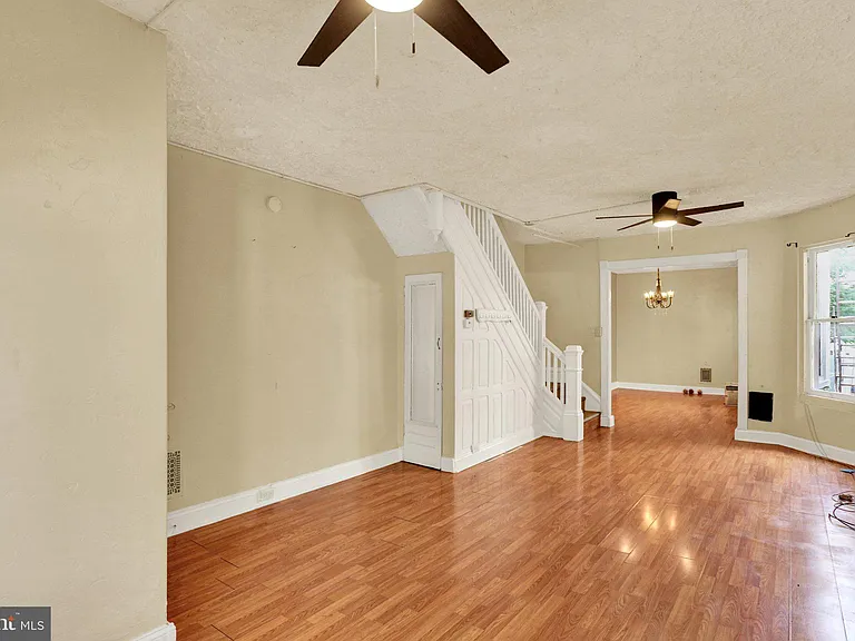 234 W Douglass St — Photo 8